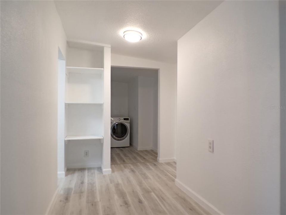 For Sale: $189,400 (2 beds, 1 baths, 1053 Square Feet)