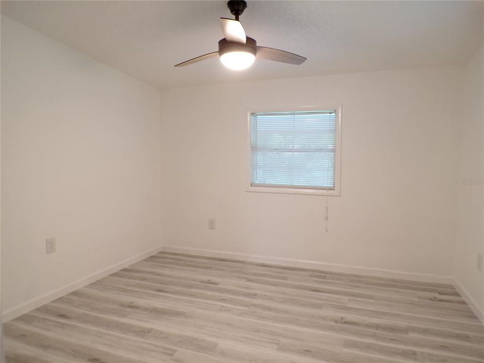 For Sale: $189,400 (2 beds, 1 baths, 1053 Square Feet)