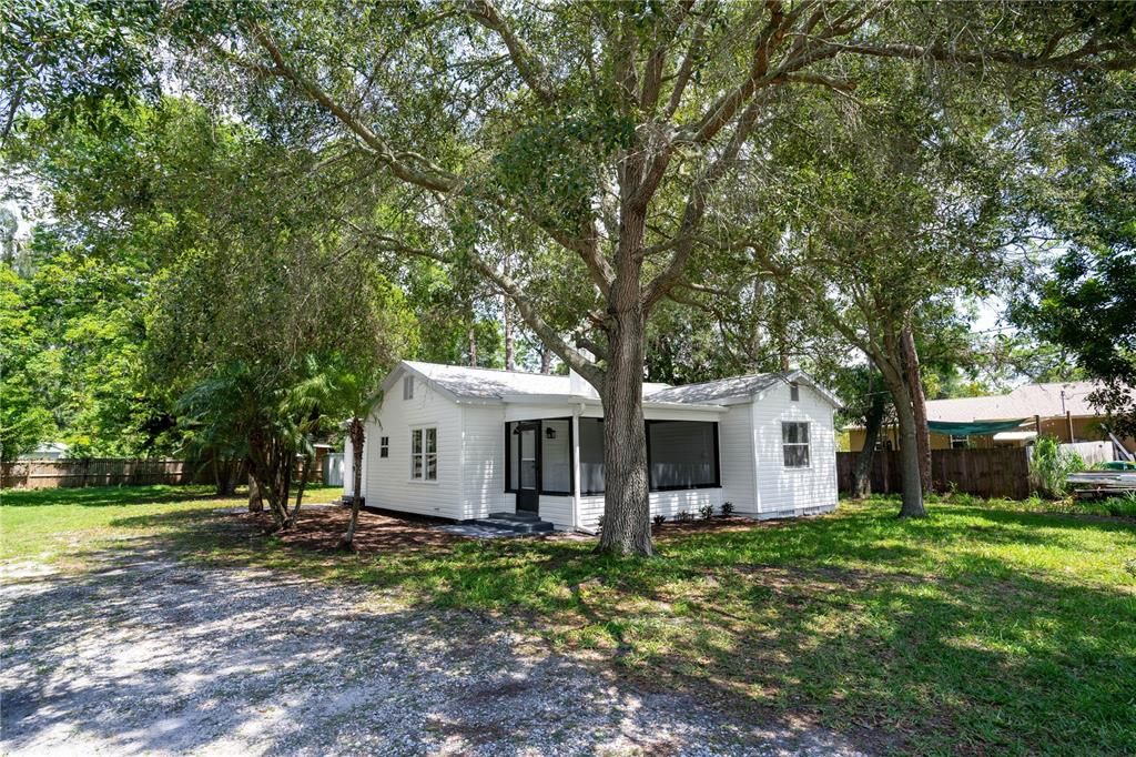 Recently Sold: $329,000 (3 beds, 1 baths, 940 Square Feet)