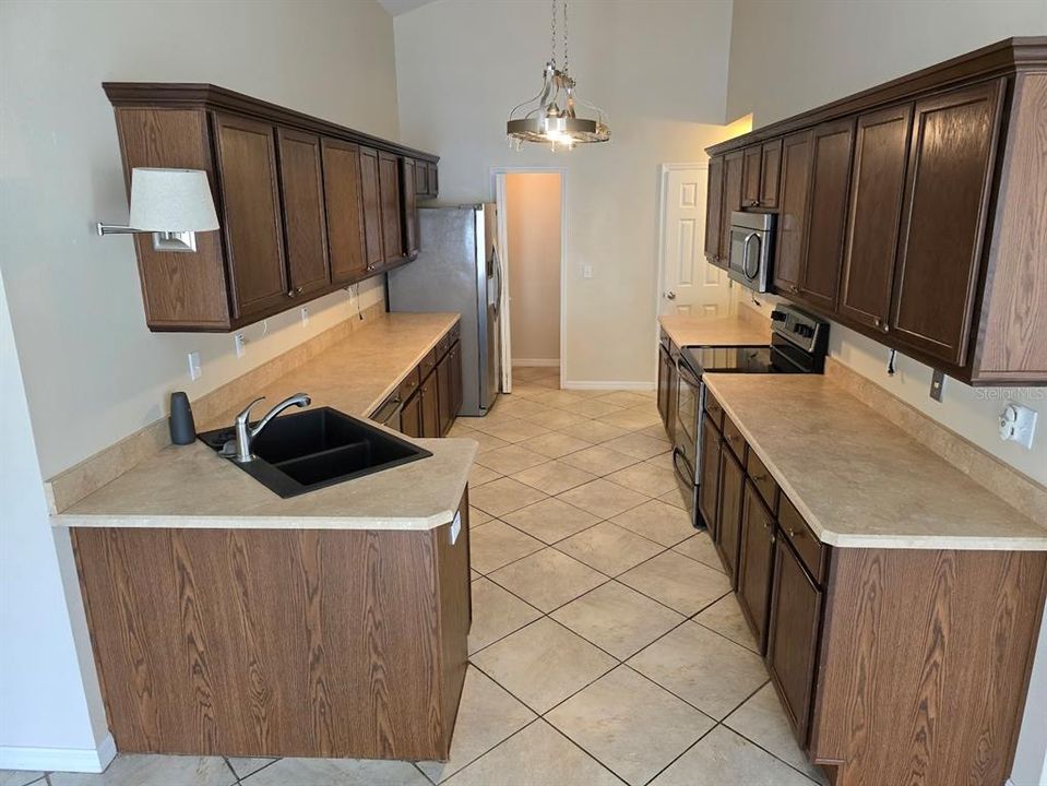 For Rent: $2,250 (3 beds, 2 baths, 1688 Square Feet)