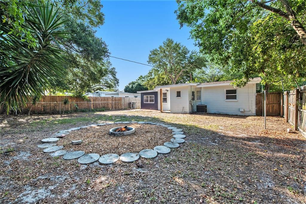 For Sale: $359,000 (3 beds, 1 baths, 1008 Square Feet)