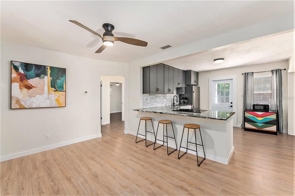 For Sale: $359,000 (3 beds, 1 baths, 1008 Square Feet)