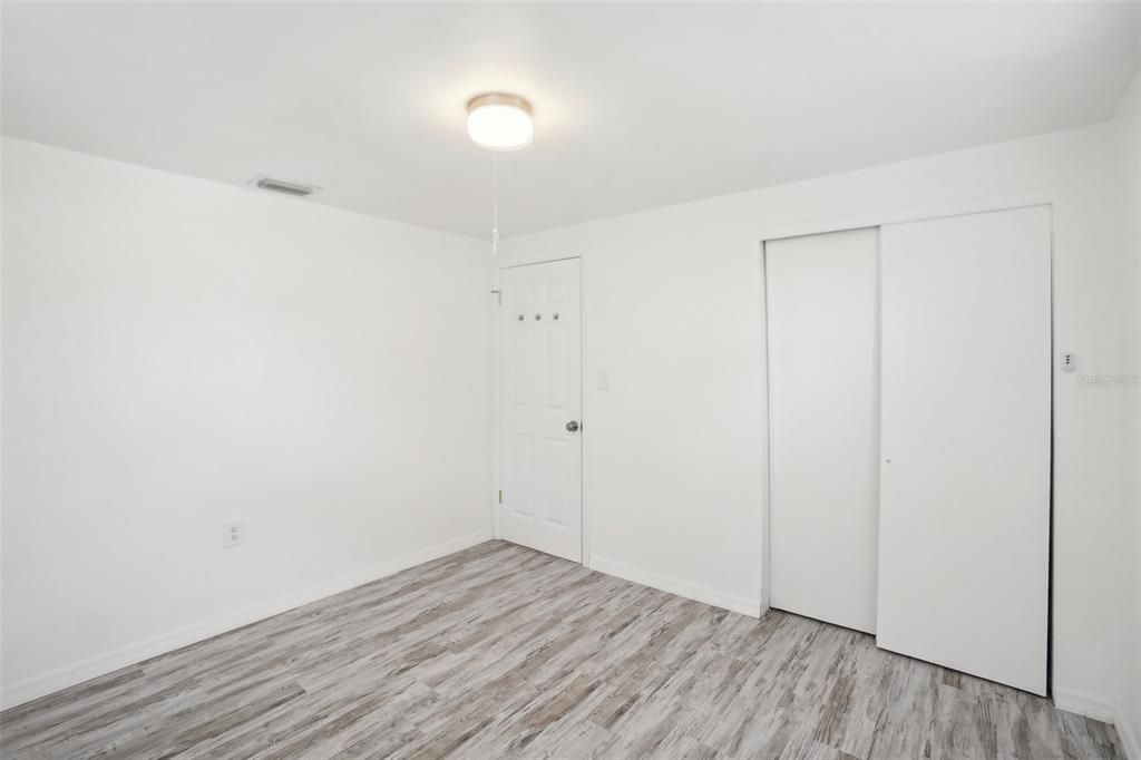 For Sale: $230,000 (2 beds, 1 baths, 840 Square Feet)