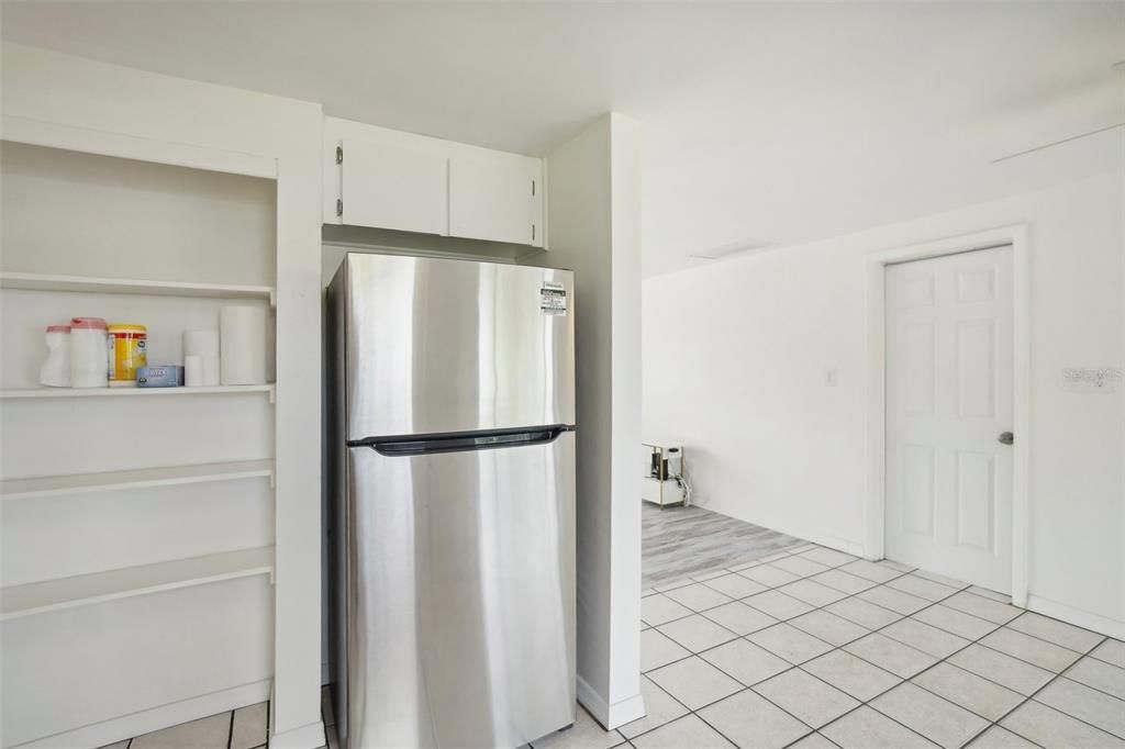 For Sale: $230,000 (2 beds, 1 baths, 840 Square Feet)