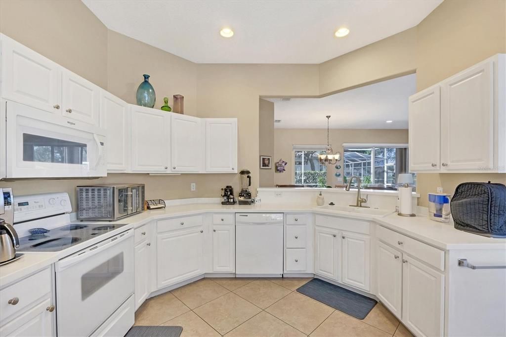 For Sale: $549,999 (2 beds, 2 baths, 1720 Square Feet)