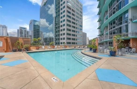 For Sale: $324,900 (1 beds, 1 baths, 771 Square Feet)