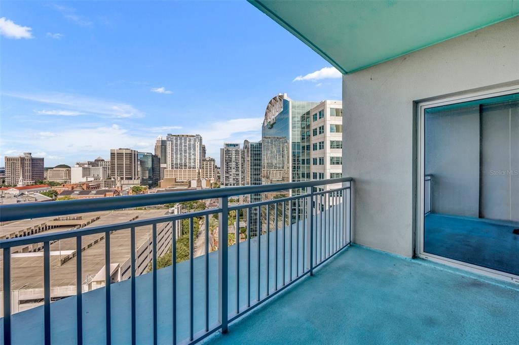 For Sale: $324,900 (1 beds, 1 baths, 771 Square Feet)