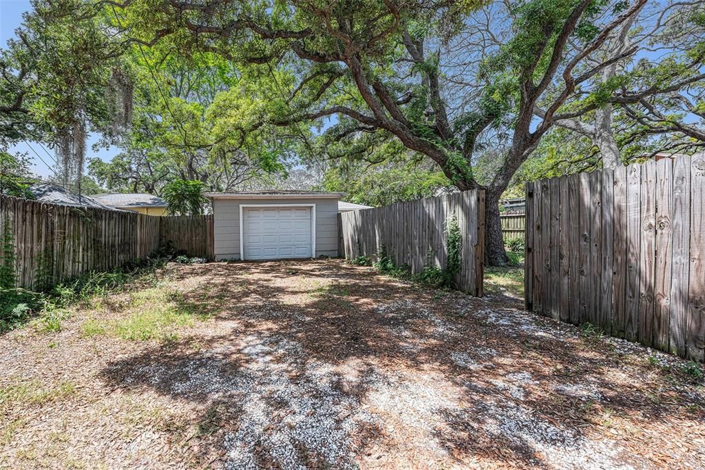 For Sale: $359,000 (3 beds, 1 baths, 935 Square Feet)