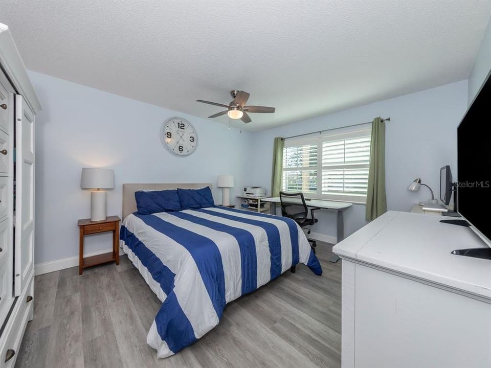 For Sale: $419,000 (2 beds, 2 baths, 1013 Square Feet)
