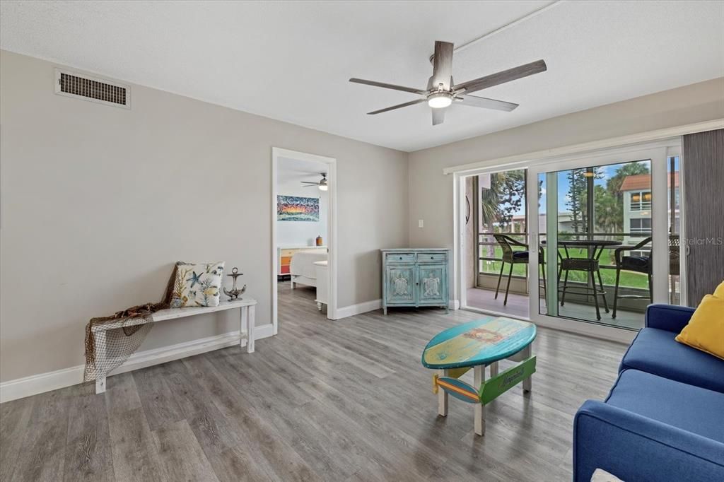 For Sale: $419,000 (2 beds, 2 baths, 1013 Square Feet)