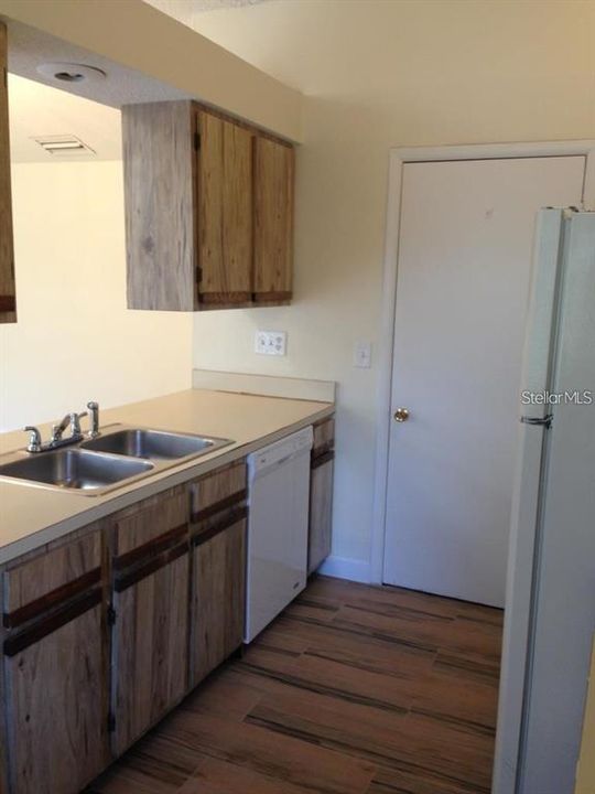 For Rent: $1,995 (3 beds, 2 baths, 1270 Square Feet)