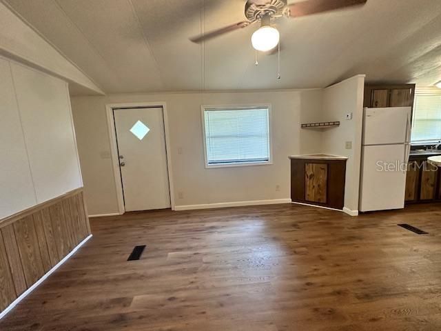 For Rent: $1,595 (3 beds, 2 baths, 924 Square Feet)