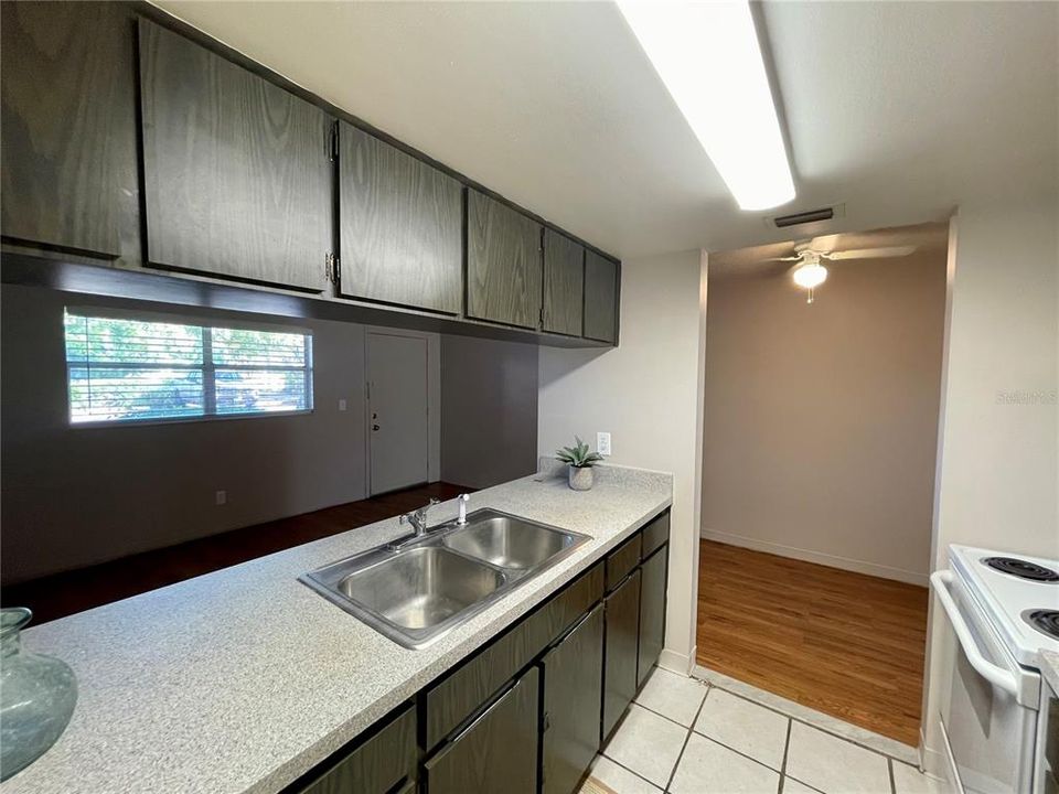 For Rent: $1,450 (2 beds, 1 baths, 800 Square Feet)