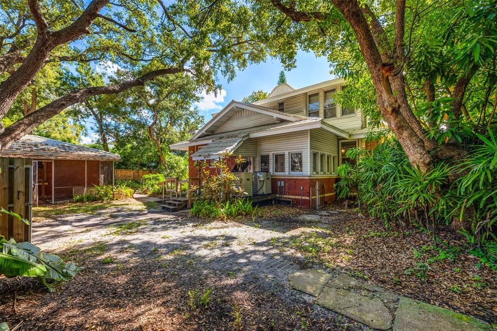 For Sale: $1,999,000 (4 beds, 2 baths, 3594 Square Feet)