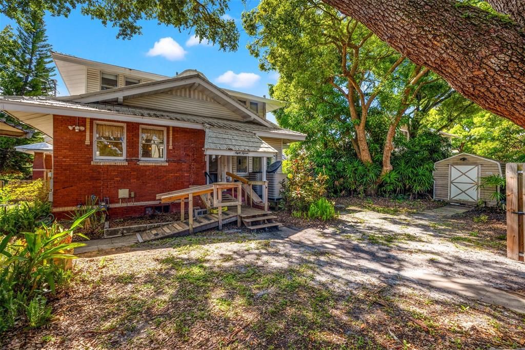 For Sale: $1,999,000 (4 beds, 2 baths, 3594 Square Feet)