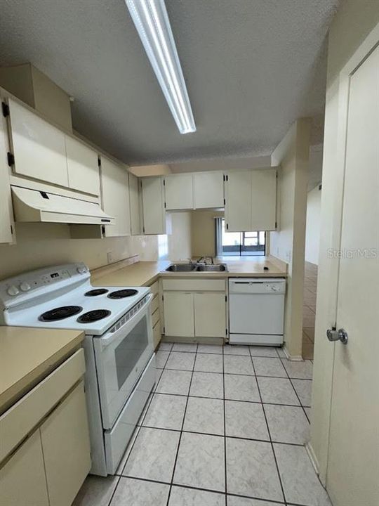 For Rent: $1,850 (3 beds, 2 baths, 1422 Square Feet)