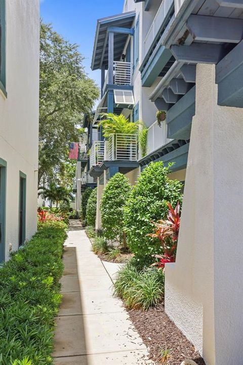 Active With Contract: $684,000 (2 beds, 2 baths, 1610 Square Feet)