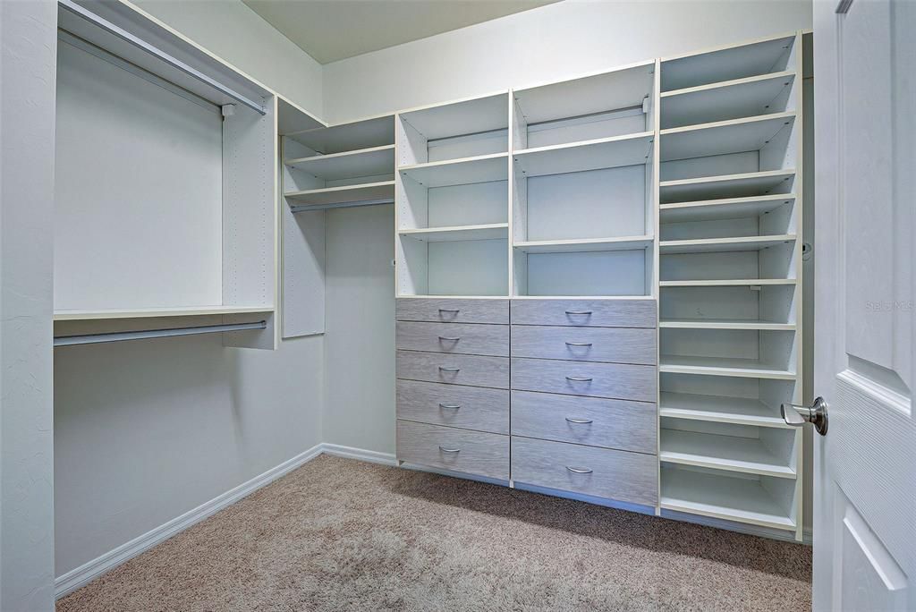 Custom walk -in closet