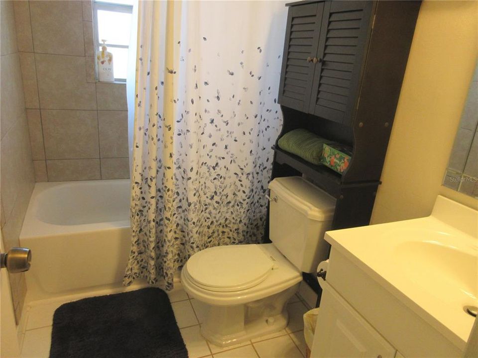 For Sale: $108,000 (2 beds, 1 baths, 891 Square Feet)