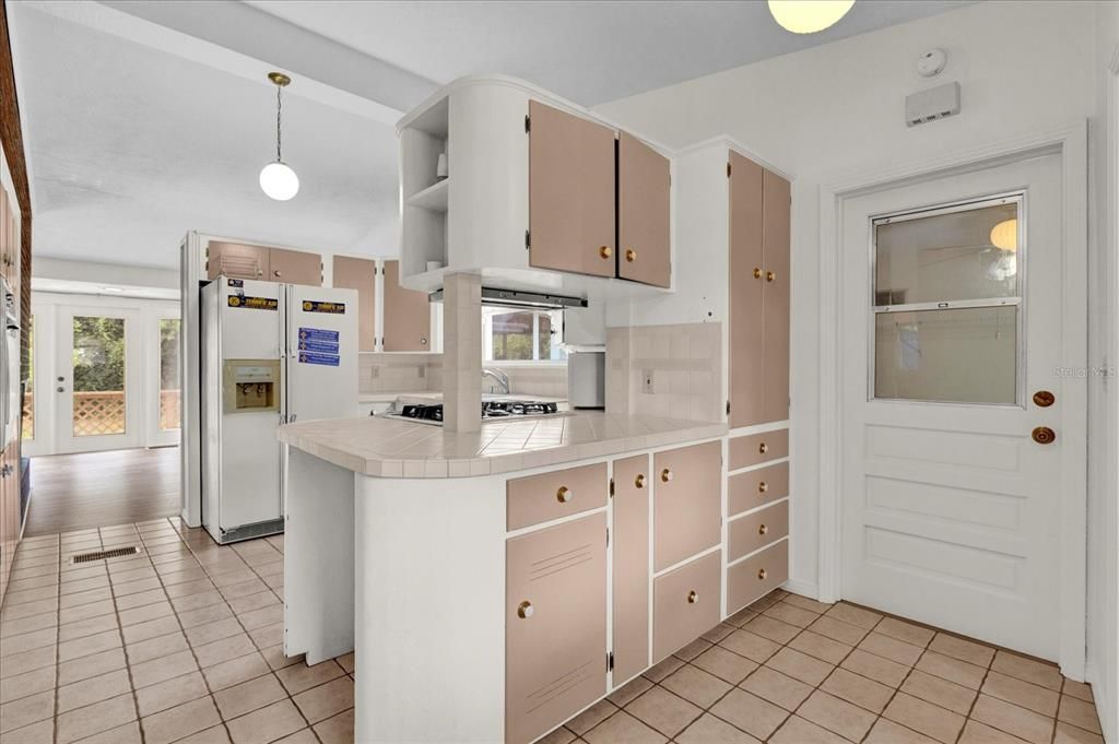 For Sale: $287,000 (3 beds, 2 baths, 1906 Square Feet)