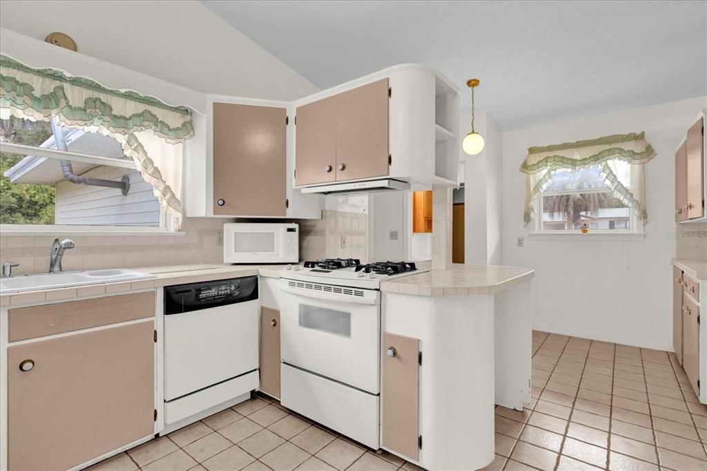 For Sale: $287,000 (3 beds, 2 baths, 1906 Square Feet)