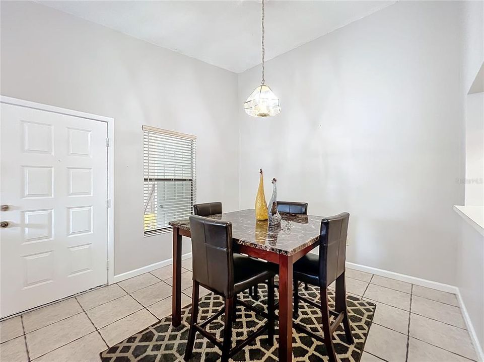 Active With Contract: $195,000 (2 beds, 2 baths, 889 Square Feet)