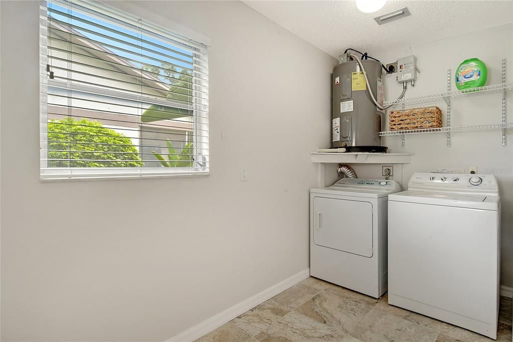 Active With Contract: $269,900 (2 beds, 2 baths, 1423 Square Feet)