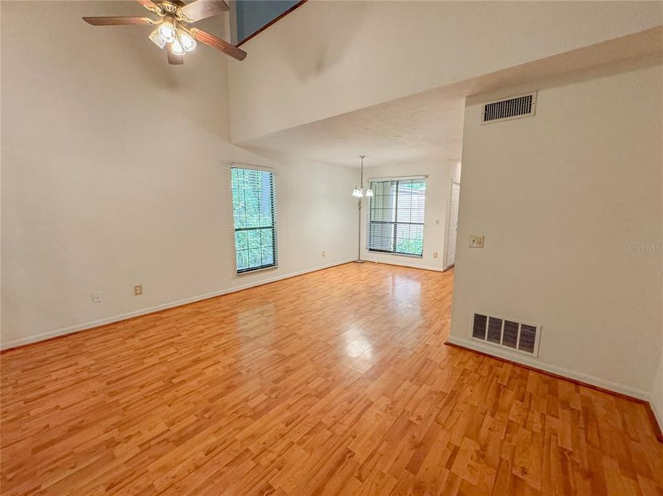 Active With Contract: $162,500 (2 beds, 2 baths, 1106 Square Feet)