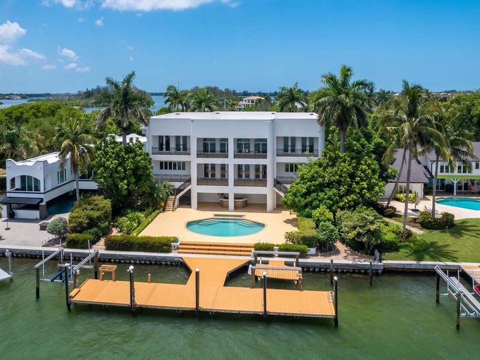 For Sale: $6,995,000 (4 beds, 4 baths, 6693 Square Feet)