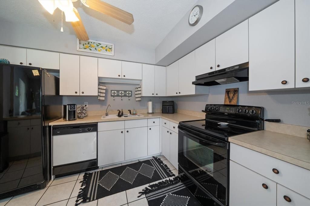 For Sale: $398,500 (3 beds, 2 baths, 1080 Square Feet)