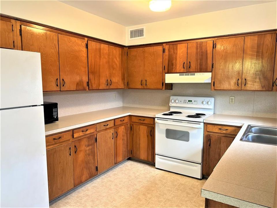 For Rent: $1,600 (2 beds, 1 baths, 1871 Square Feet)