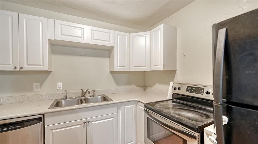 Active With Contract: $2,900 (4 beds, 2 baths, 2057 Square Feet)