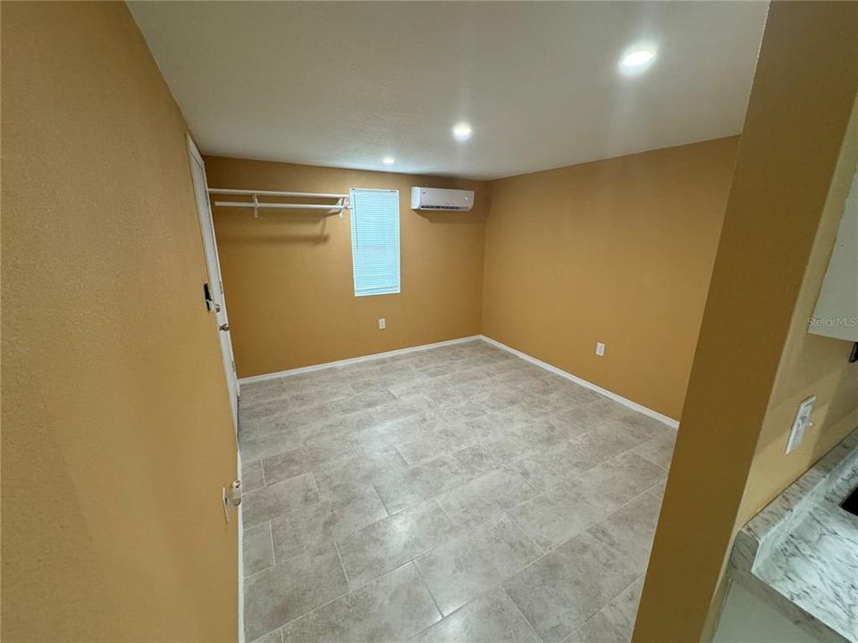 For Rent: $1,250 (0 beds, 1 baths, 450 Square Feet)