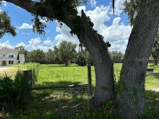 На продажу: $349,000 (2.66 acres)