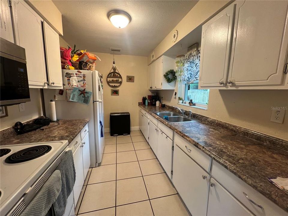 For Sale: $229,000 (2 beds, 1 baths, 872 Square Feet)