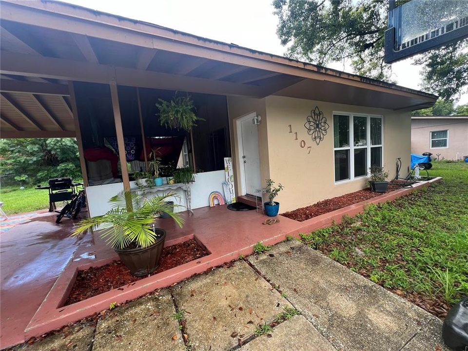 For Sale: $229,000 (2 beds, 1 baths, 872 Square Feet)