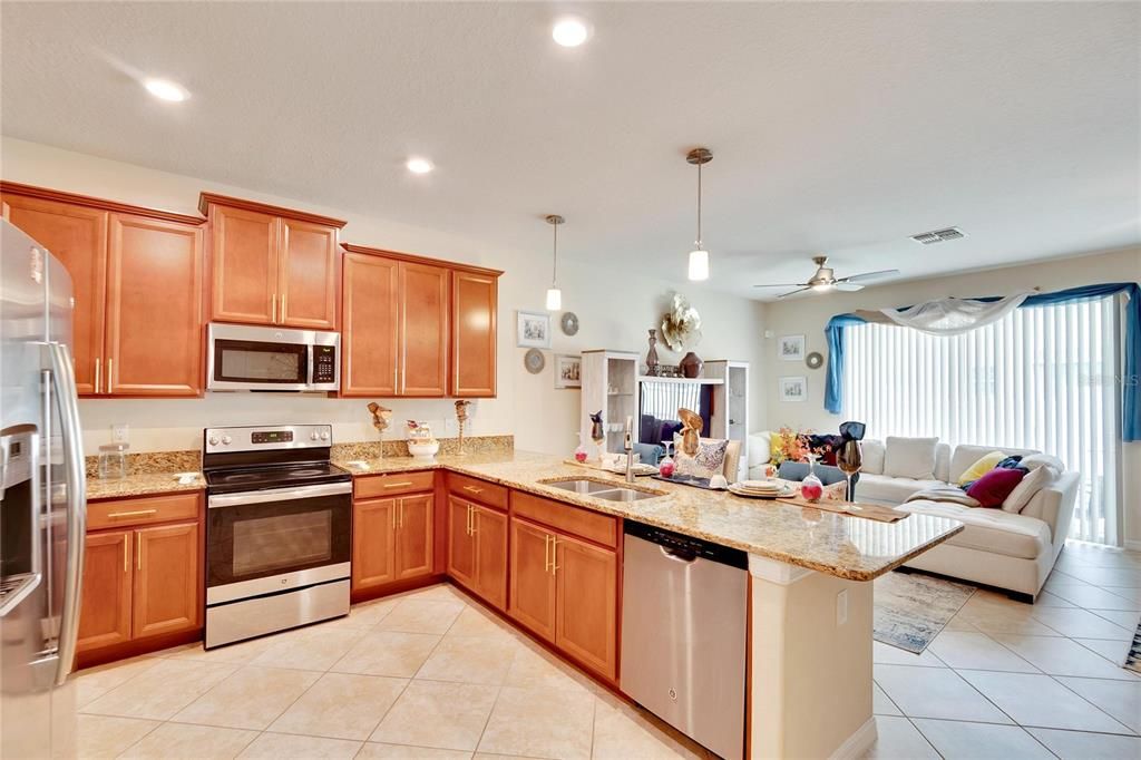 For Sale: $259,900 (2 beds, 2 baths, 1374 Square Feet)