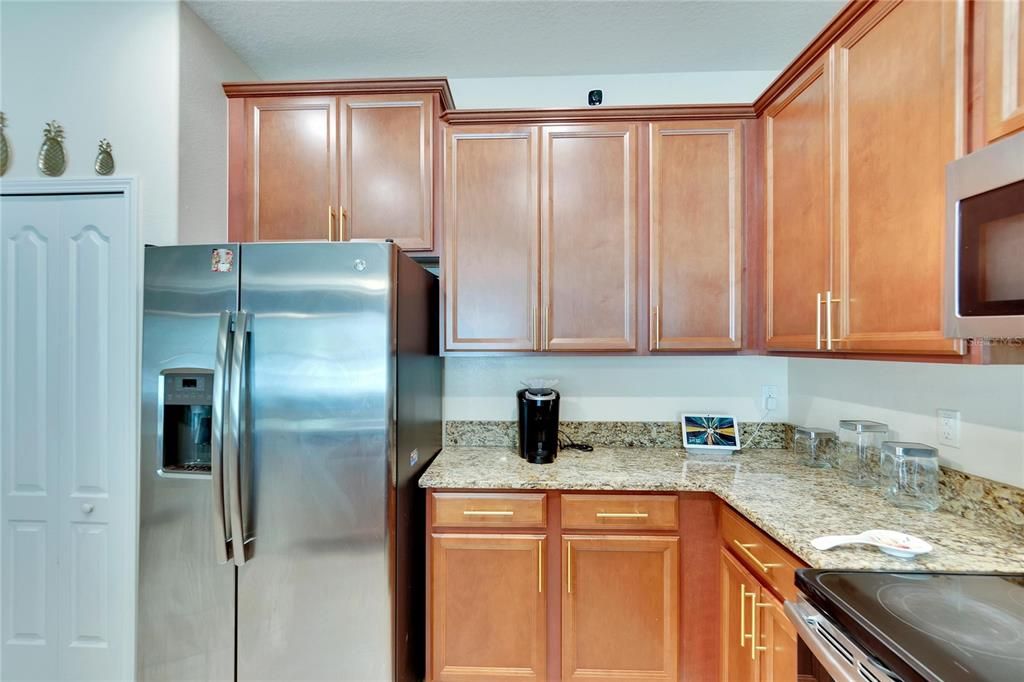 For Sale: $259,900 (2 beds, 2 baths, 1374 Square Feet)