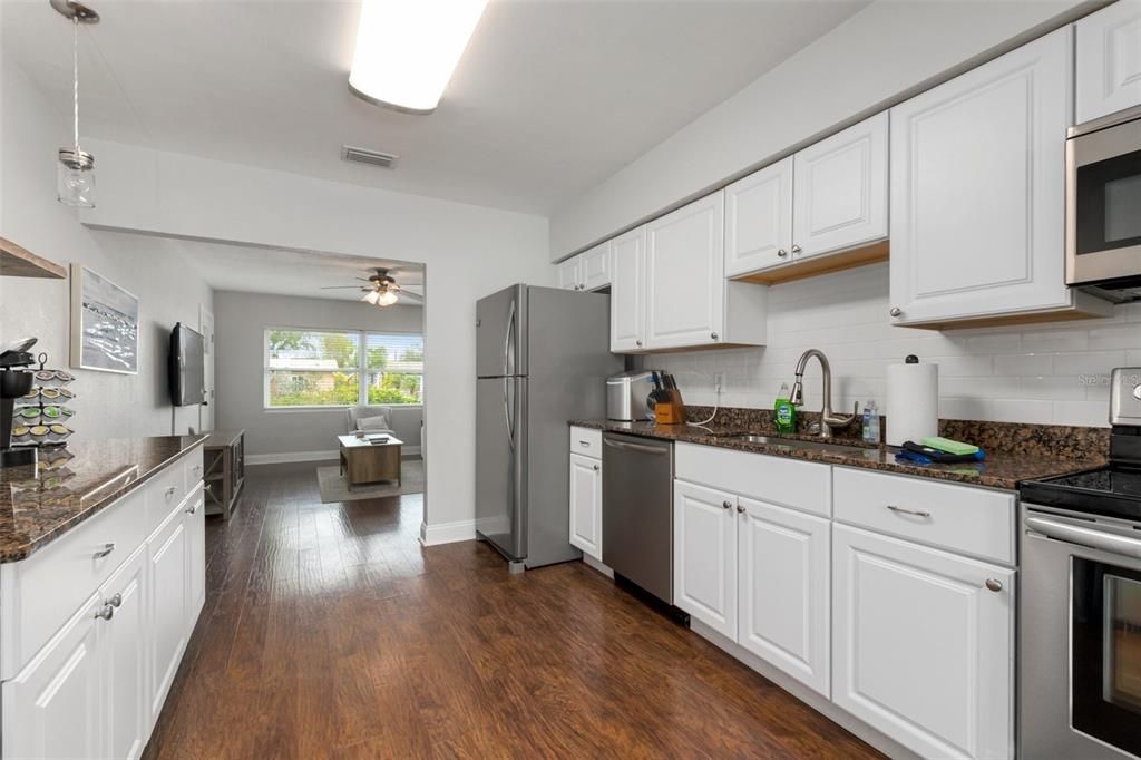 For Sale: $545,000 (2 beds, 2 baths, 1008 Square Feet)