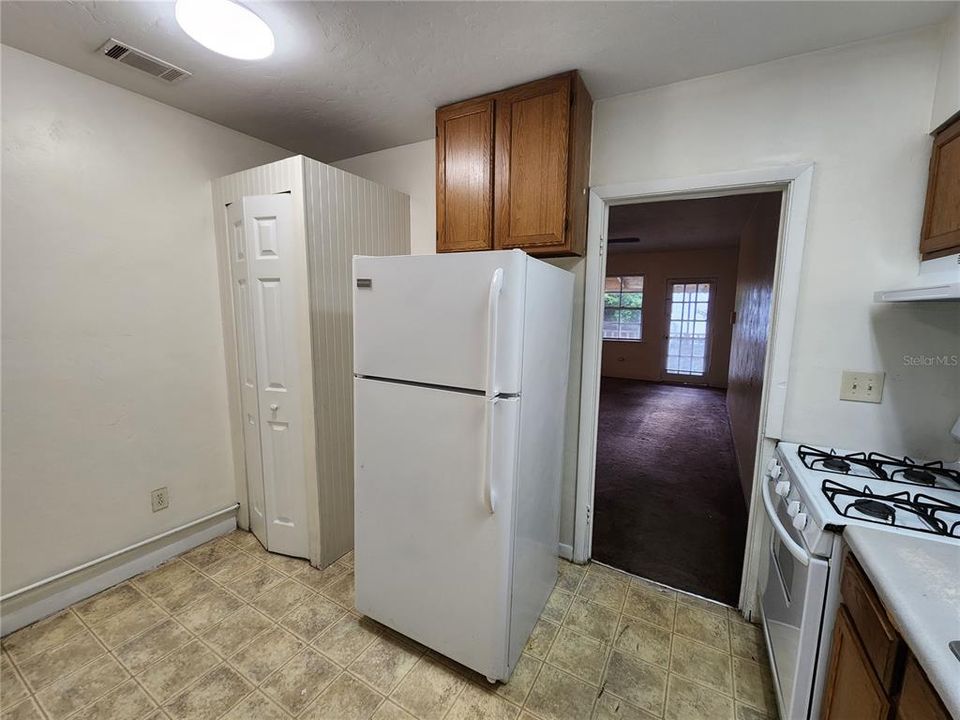 For Rent: $1,000 (2 beds, 1 baths, 750 Square Feet)