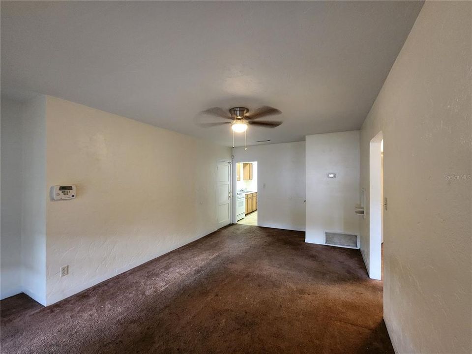 For Rent: $1,000 (2 beds, 1 baths, 750 Square Feet)