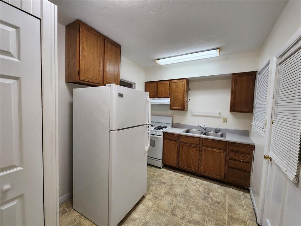 For Rent: $1,000 (2 beds, 1 baths, 750 Square Feet)