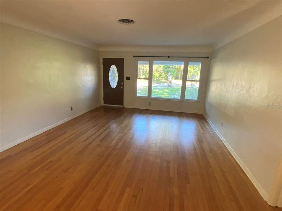 For Rent: $2,700 (3 beds, 2 baths, 1492 Square Feet)