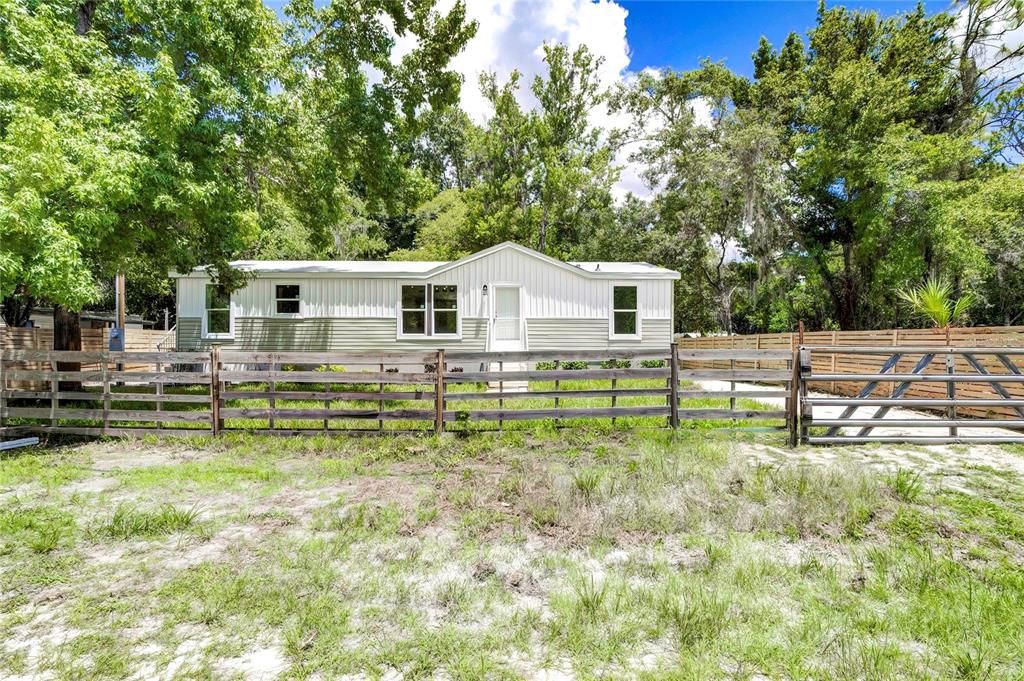 For Sale: $215,000 (3 beds, 2 baths, 1065 Square Feet)