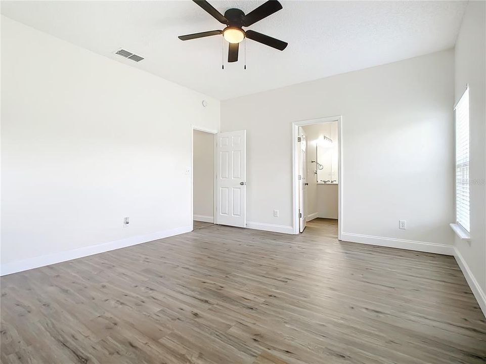 For Sale: $359,900 (3 beds, 2 baths, 1877 Square Feet)
