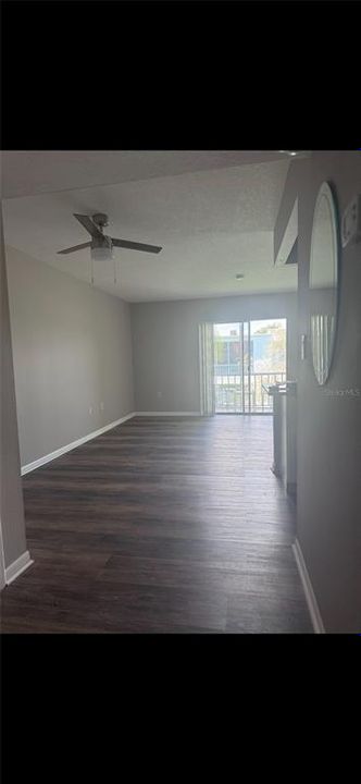 For Rent: $1,295 (1 beds, 1 baths, 747 Square Feet)