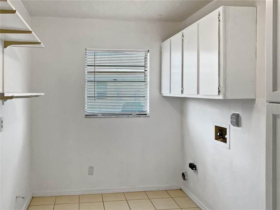 For Sale: $300,000 (2 beds, 2 baths, 1756 Square Feet)