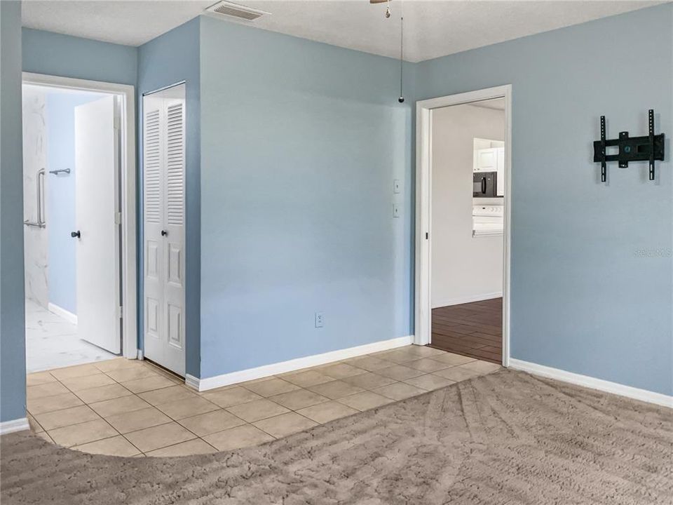 For Sale: $300,000 (2 beds, 2 baths, 1756 Square Feet)
