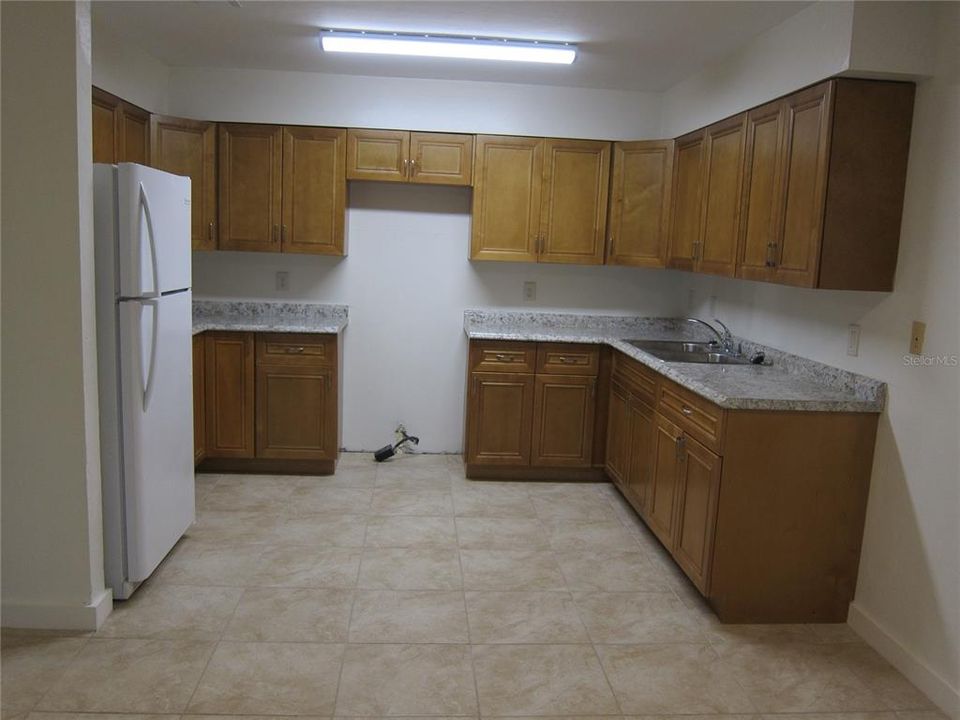 For Rent: $1,200 (2 beds, 1 baths, 930 Square Feet)