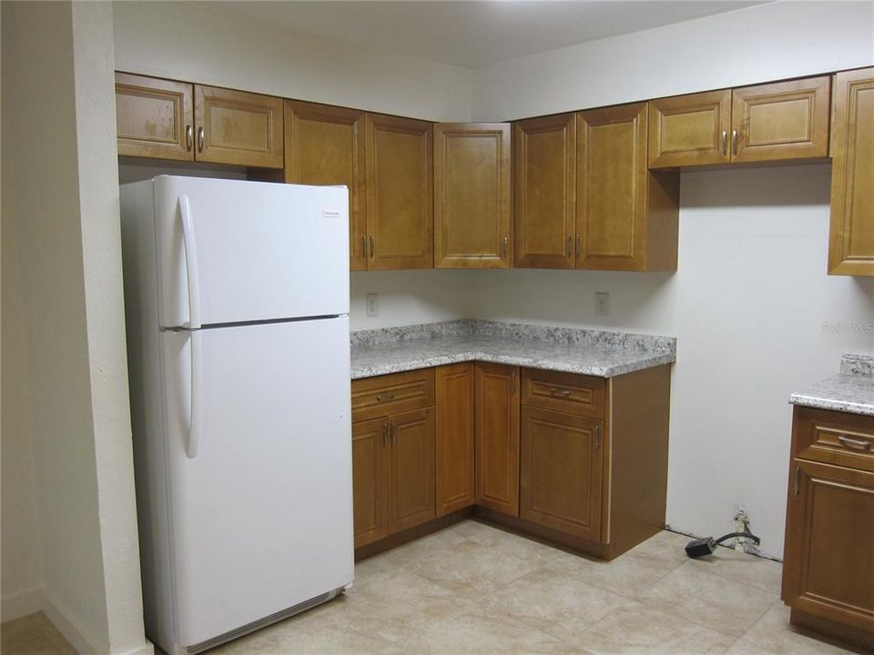 For Rent: $1,200 (2 beds, 1 baths, 930 Square Feet)